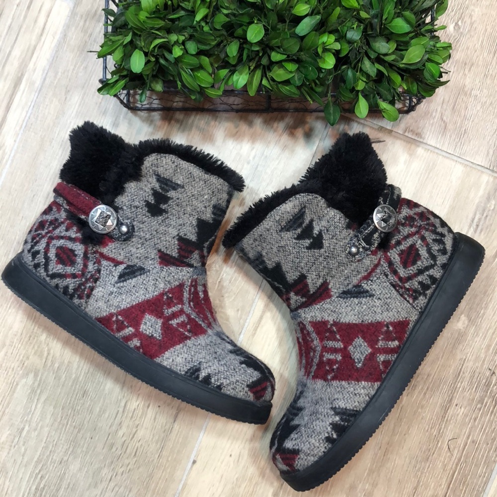 Indigo Rd. Pendleton Style Fur Lined Booties - Picture 3 of 8